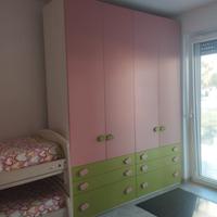 cameretta con tre letti a ponte