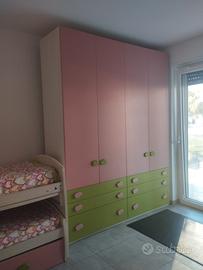 cameretta con tre letti a ponte