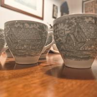 Tazze da thè e ciotole in ceramica inglese