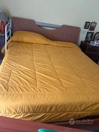 Letto con cassettone e materasso