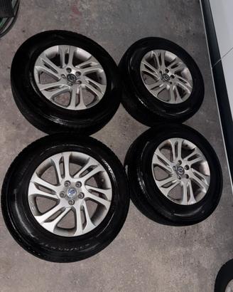 SET 4 CERCHI LEGA VOLVO 17” XC+PIRELLI 235/65 R17