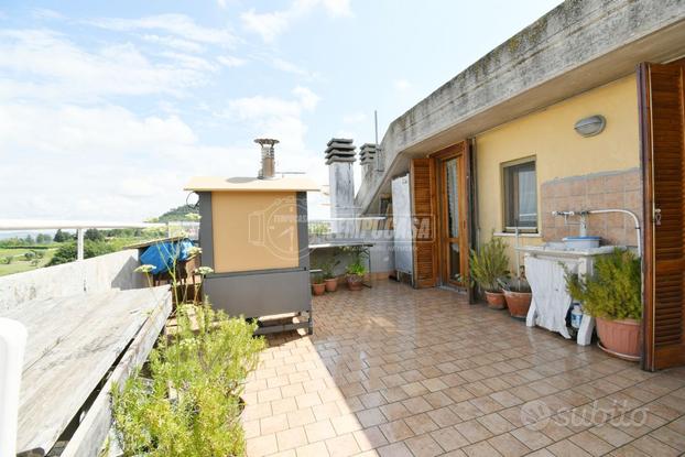 APPARTAMENTO CON 3 CAMERE E GARAGE