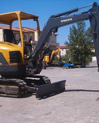 Miniescavatore usato VOLVO ECR28