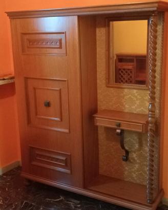 Mobile ingresso in legno con attaccapanni 