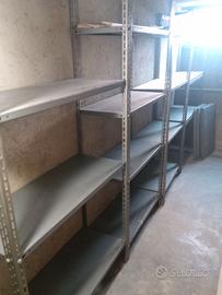Scaffalature in metallo 22 ripiani per box cantina