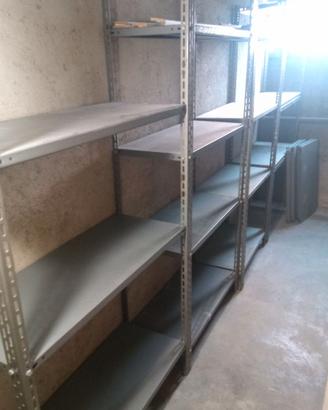 Scaffalature in metallo 22 ripiani per box cantina