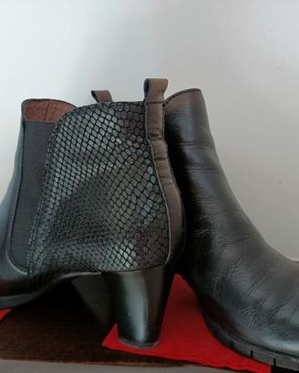 Stivaletti neri ankle boots Wonders, taglia 41.