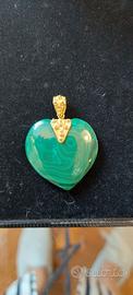 ciondolo a  cuore in malachite e oro giallo