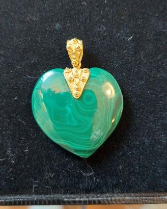 ciondolo a  cuore in malachite e oro giallo