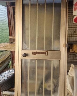 Porta d’ingresso e mini bar
