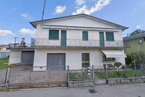 Appartamento di 275 m² con più di 5 locali e box a