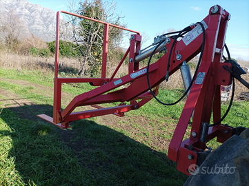 Caricatore posteriore trattore