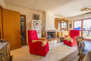 Villetta a schiera con giardino e posto auto