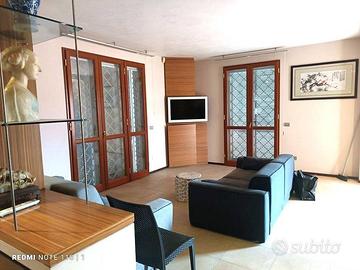 Villa di 225 m² con più di 5 locali e box auto a C