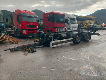 Rimorchio porta container o casse mobili