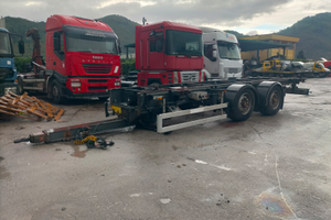 Rimorchio porta container o casse mobili