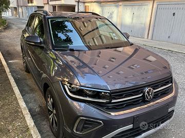 Vendarei  una macchina Volkswagen t cross 2024