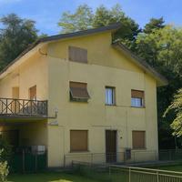 Appartamento in villa con giardino e campo tennis