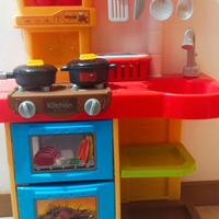 Cucina giocattolo con accessori 