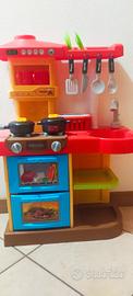Cucina giocattolo con accessori 