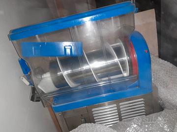 ATTREZZI PER RISTORAZIONE E NON.