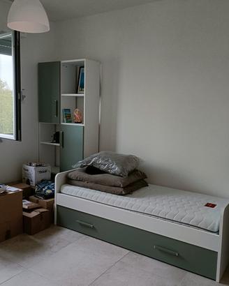 Letto estraibile, scrivania e libreria