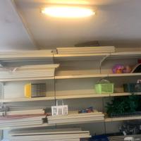 - Scaffalatura per negozio o garage