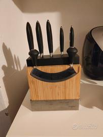 ceppo di coltelli e mezzaluna 