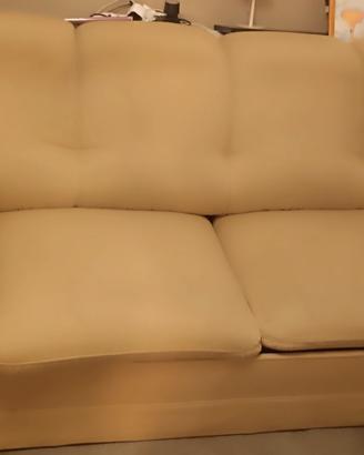 Coppia divano letto più poltrona letto.