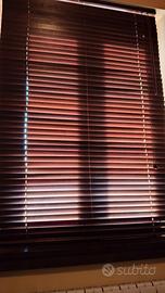 Veneziana con doghe in legno.