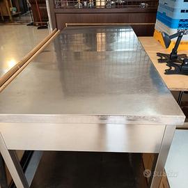 Tavolo da lavoro professionale con cassetto