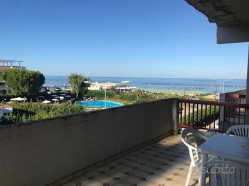 Appartamento fronte mare ( prima fila)