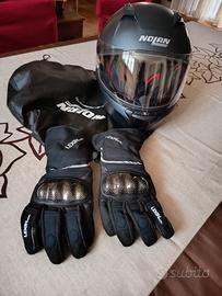 Casco Nolan e guanti Lexin da moto da donna