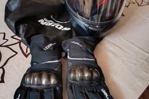 Casco Nolan e guanti Lexin da moto da donna
