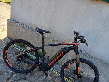 bicicleatta e bike giant dirt e
