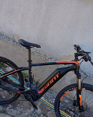 bicicleatta e bike giant dirt e