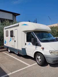 Camper semintegrale Rimor ideale per coppia