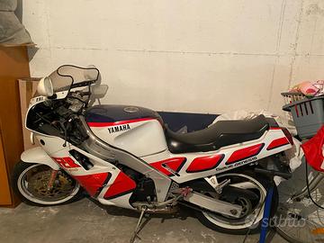 YAMAHA FZR 1000 genesis  87 progetto da completare