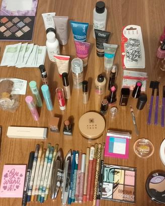 lotto più di 50 pezzi cosmetici 