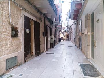 DEPOSITO A MOLA DI BARI