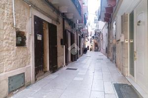 DEPOSITO A MOLA DI BARI