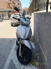 Beverly 350