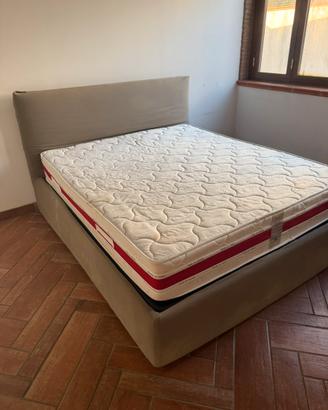 Letto contenitor  color tortorin buone condozioni
