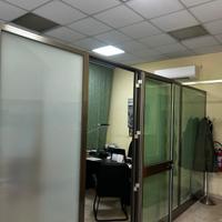 Vetrata divisoria per ufficio con porta