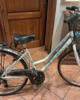 BICICLETTA BIKE REVOLUTION 28