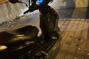 Peugeot tweet 150 2011