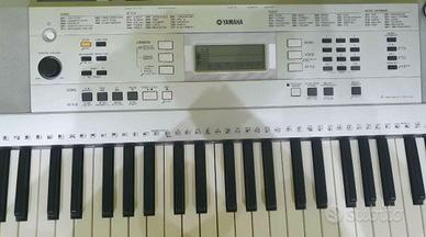 Yamaha PSR-E383 Tastiera dinamica 61 tasti con sup