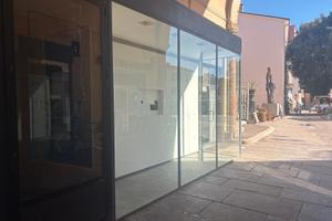 Vetrina espositiva in zona di forte passaggio