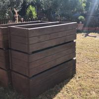 fioriera in legno, teste in legno, vasi 