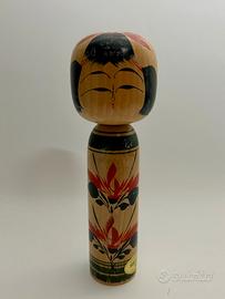 Bambola Kokeshi in legno fatta a mano giapponese